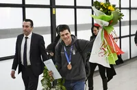 Тервел Замфиров се шегува на родна земя: Като класна учителка съм с всички тези цветя