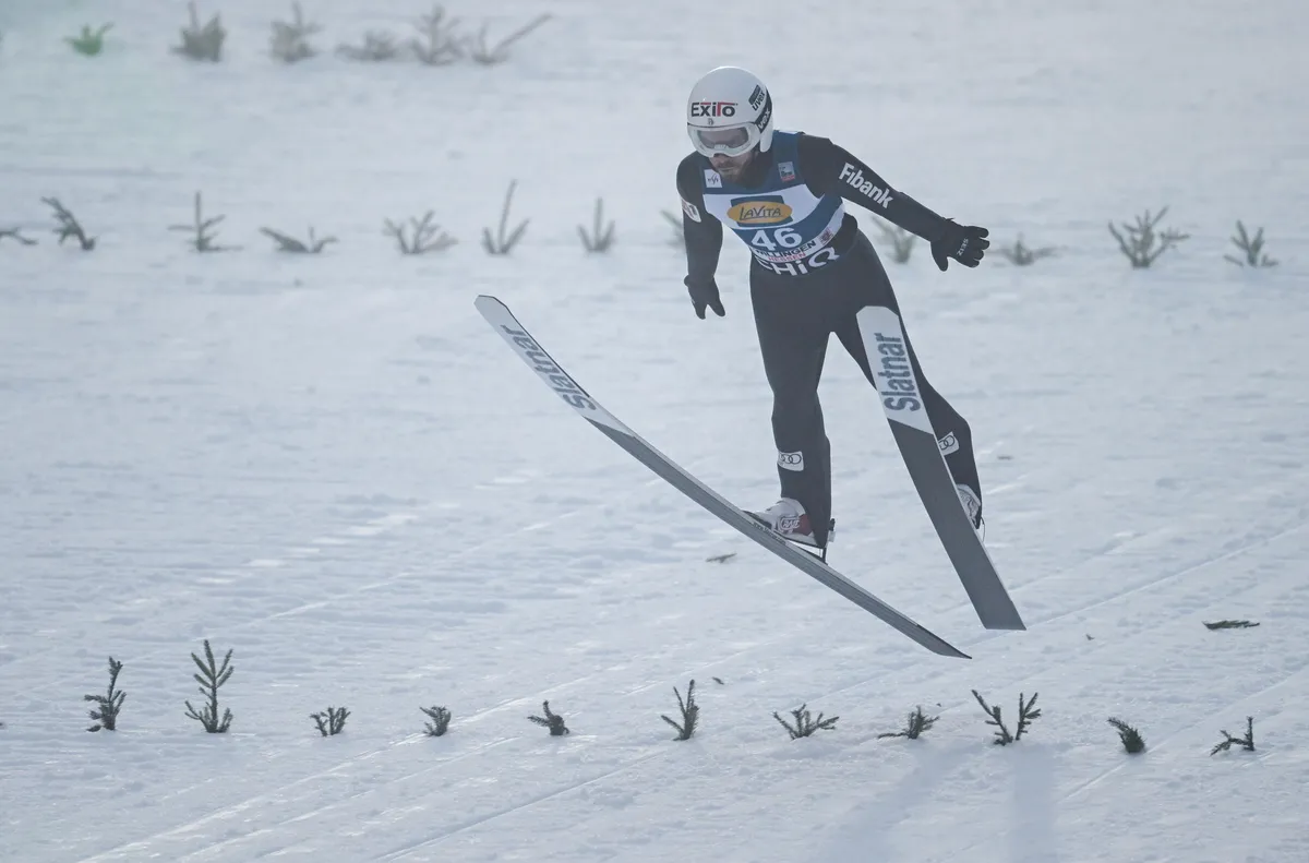 Владимир Зографски записа разочароващо участие в състезанието по ски скокове