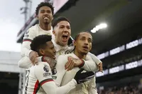 Ще се справи ли Челси с Илия Груев и Лийдс