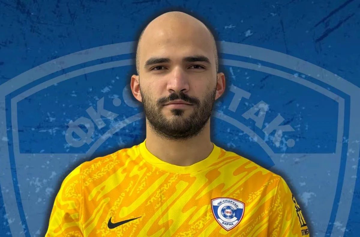 24 годишният страж е с португалски паспорт Спартак Варна официално