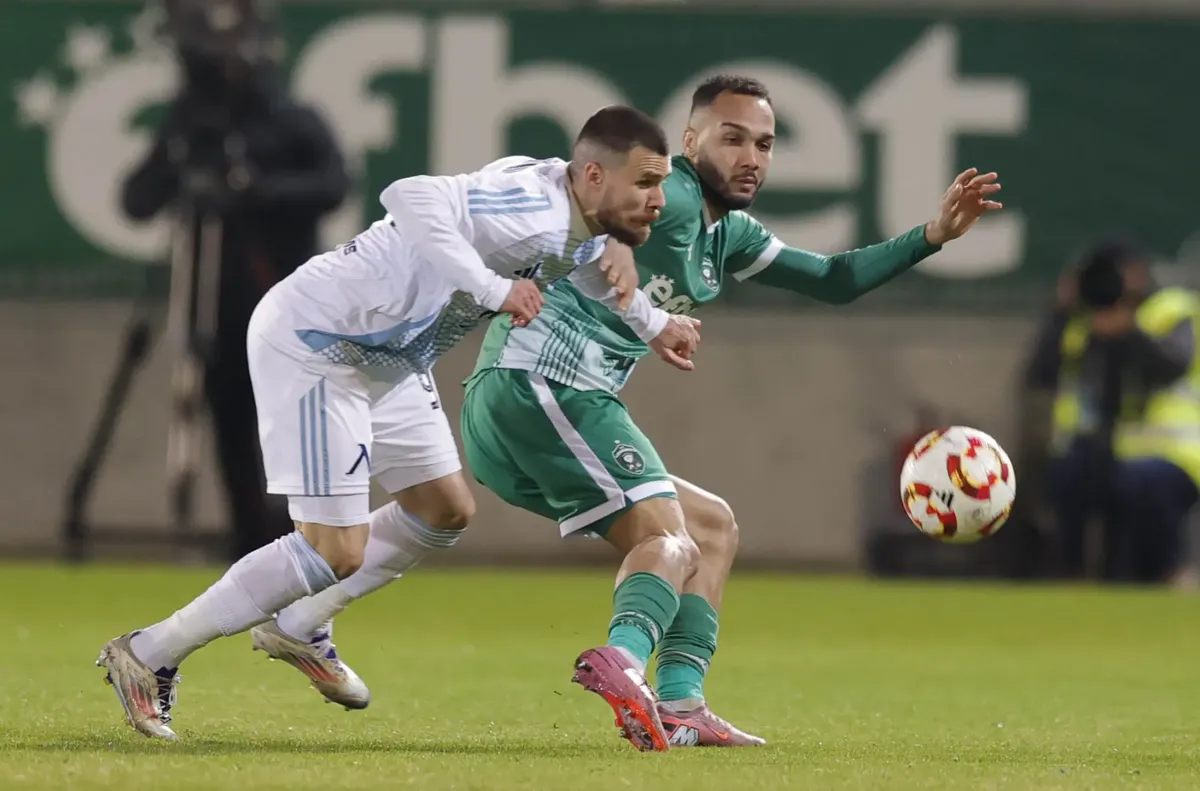 Сините с един удар за цяло второ полувреме Видал е