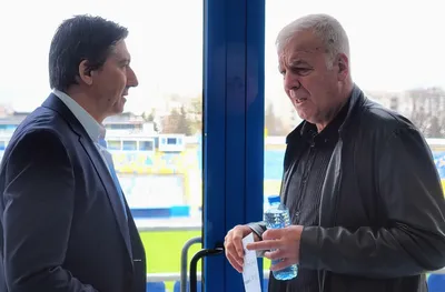 Не става само с декларации, трябва и футбол!