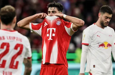 Байерн страда, но е на полуфинал