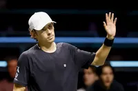 Де Минор прелетя през Вавринка за малко над час игра