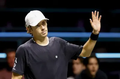 Де Минор прелетя през Вавринка за малко над час игра