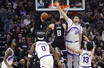 Глобиха Юта Джаз и Индиана Пейсърс за оставяне на играчи на пейката