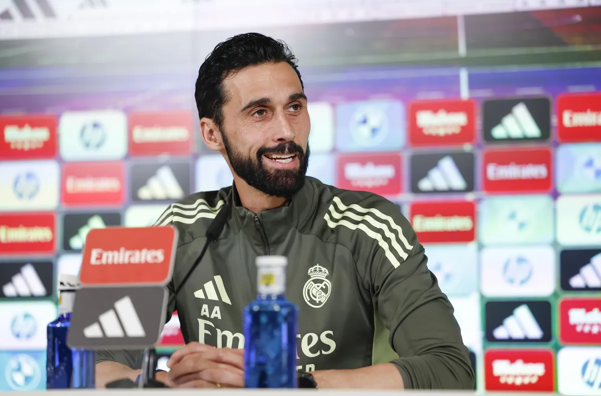 Ако някой е недоволен да дойде на сивия диван посочи