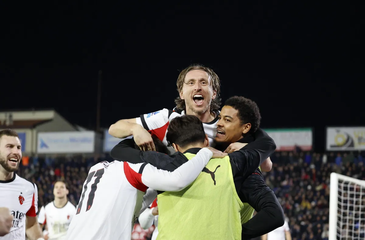 Полузащитникът на Милан Лука Модрич стана третият най възрастен играч