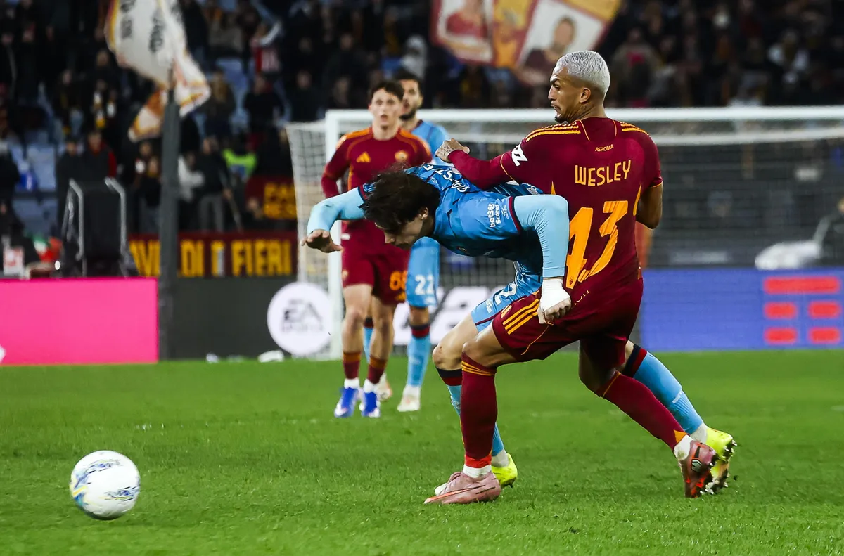 Манчестър Сити е заинтересован да привлече защитника на Рома Уесли