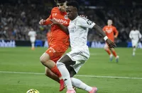 Реал (Мадрид) би Реал Сосиедад в мач с няколко дузпи