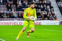 Митов седна на пейката в Шотландия