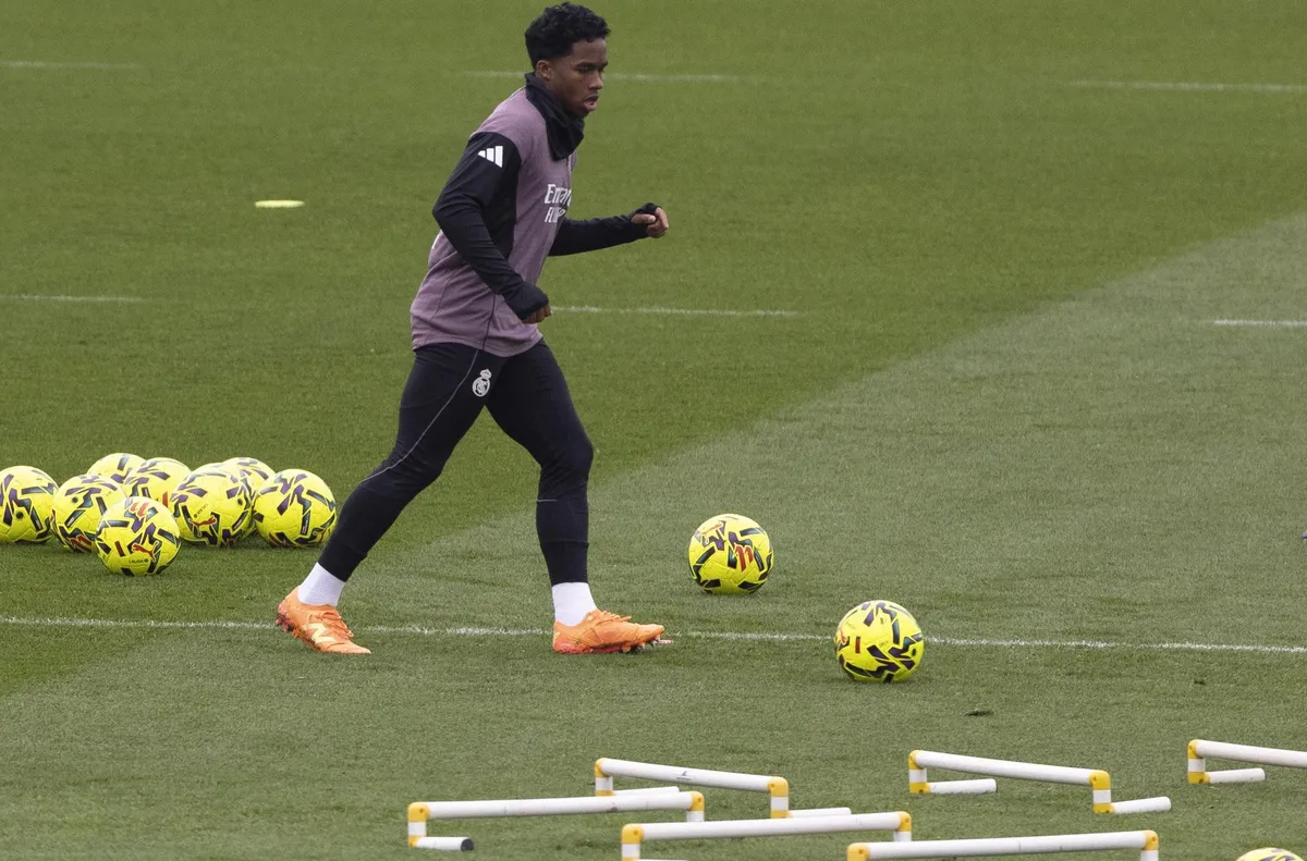 Нападателят на Реал играе под наем във френския Лион 19