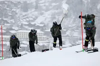 Тежък снеговалеж удари Бормио преди слалома