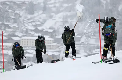 Тежък снеговалеж удари Бормио преди слалома