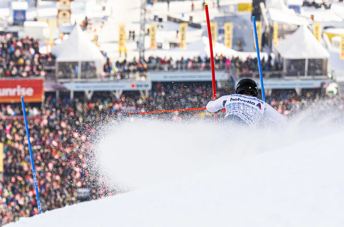Българската звезда в алпийските ски Алберт Попов отпадна и не