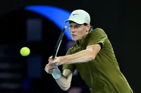 Синер мина с лекота през екзекутора на Гришо от Australian Open