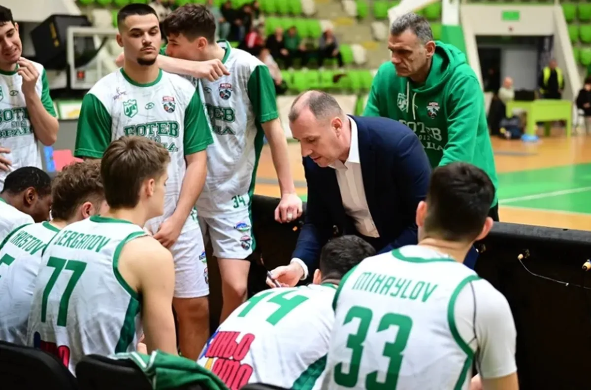 И Ботев Враца срази сините Михаил Калинов вкара 25 точки