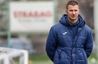 Синът на Херо се застъпи за баща си