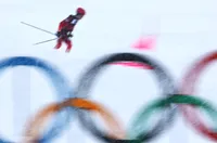 Обилният снеговалеж продължава да нарушава програмата на Игрите