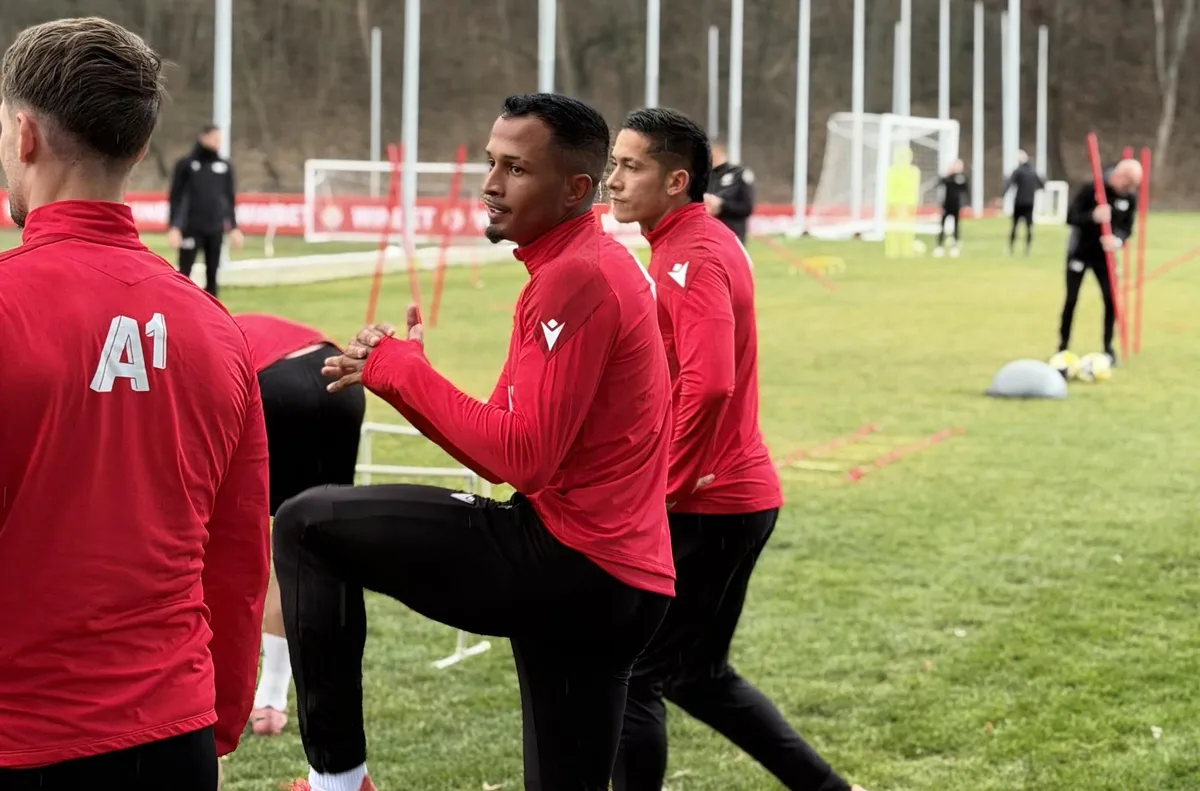 Червените искат централен защитник от Естудиантес ЦСКА проявява интерес към