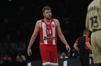 Везенков и Олимпиакос на финал за Купата на Гърция