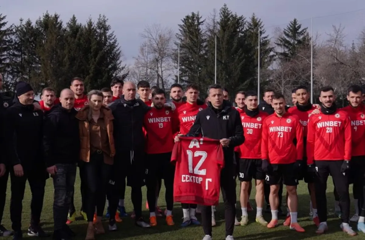 36 години организирана подкрепа към червените Футболистите и треньорският щаб