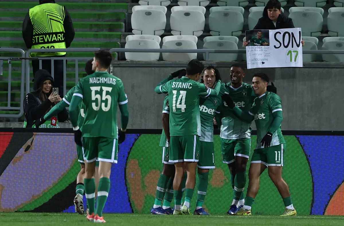 Важна победа Показахме че отборът израства Това каза испанският бранител