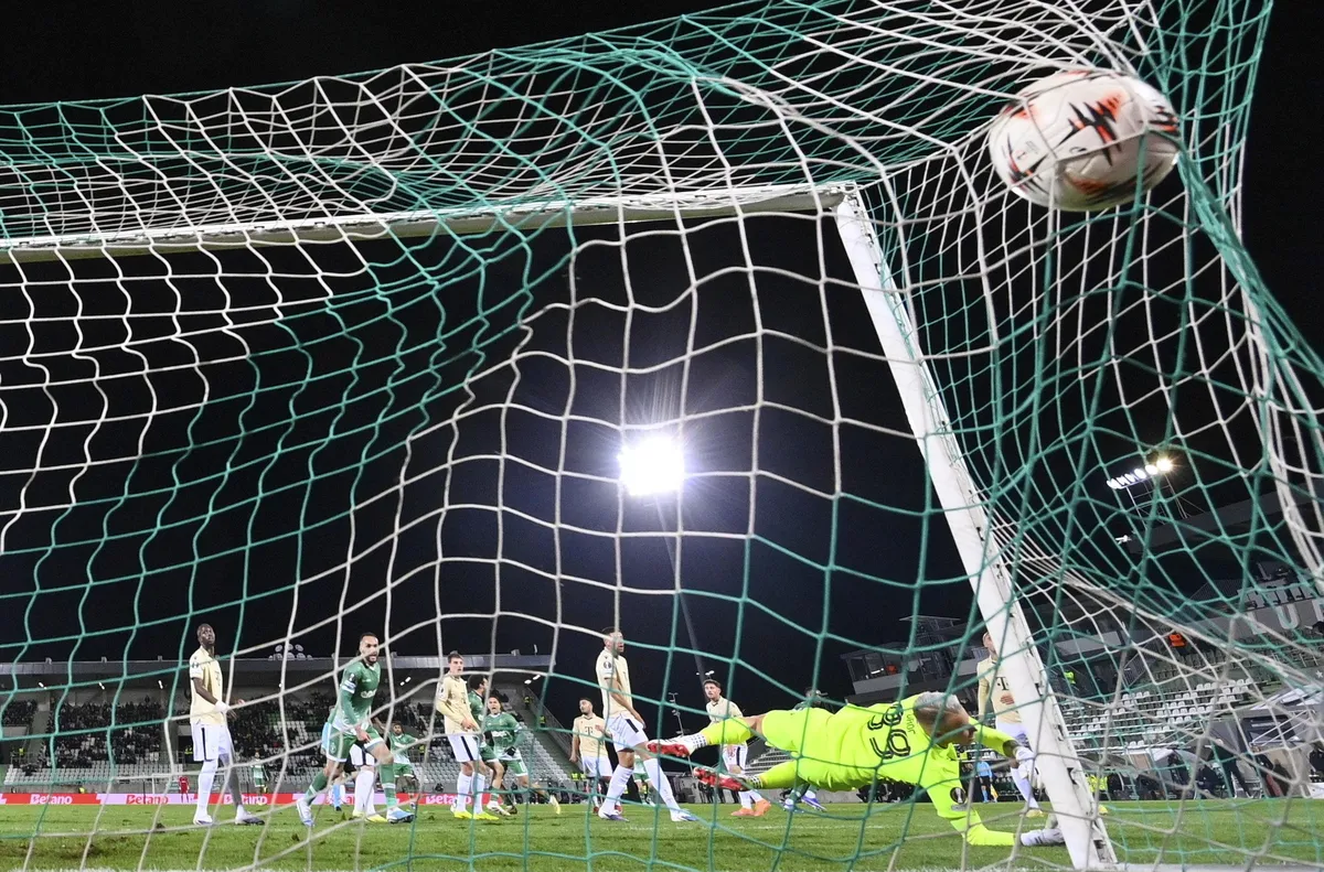 Освен че победата на Лудогорец над Ференцварош с 2 1