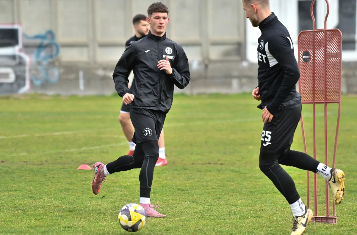 Двама са аут за срещата Старши треньорът на Локомотив Пловдив