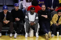 Флойд Мейуедър обяви завръщането си в професионалния бокс