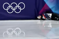 Разрязаха с кънка лицето на звезда в шорттрека