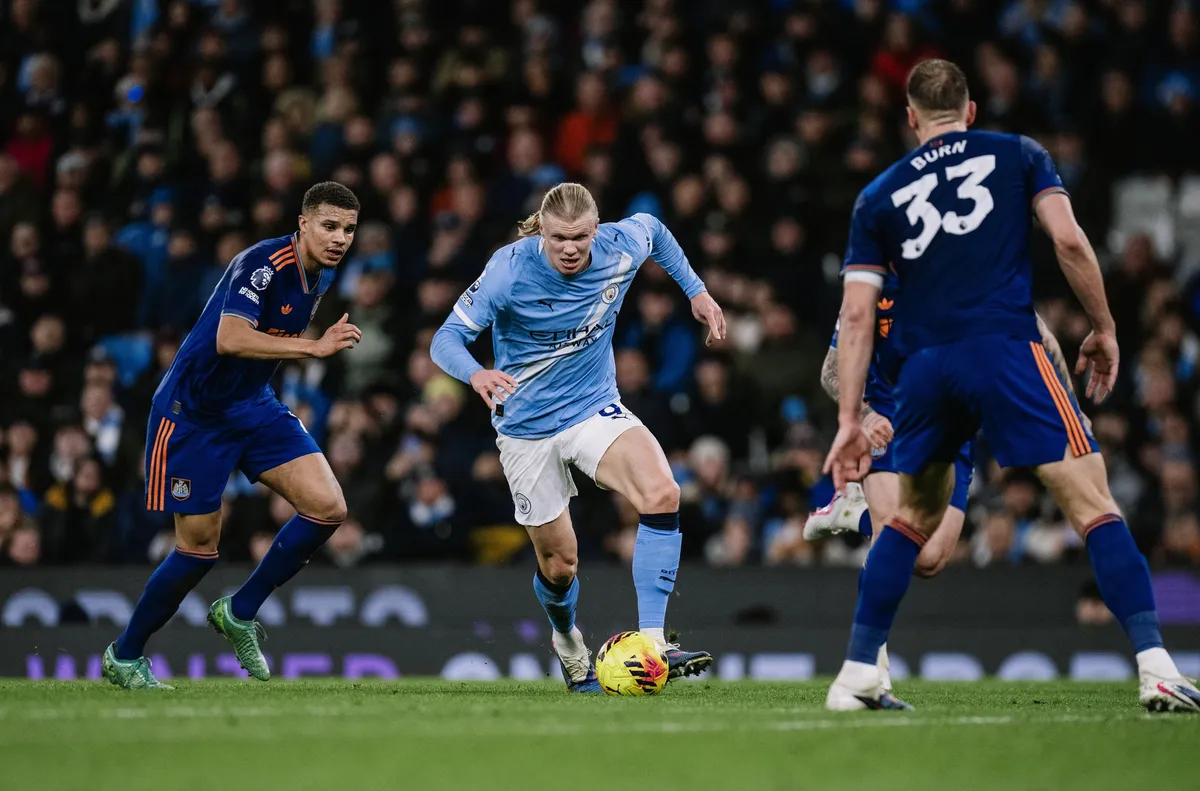 О Райли реализира и двата гола за успеха Манчестър Сити