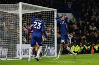 Челси и Бърнли осъдиха расистките обиди към Уесли Фофана и Ханибал Межбри