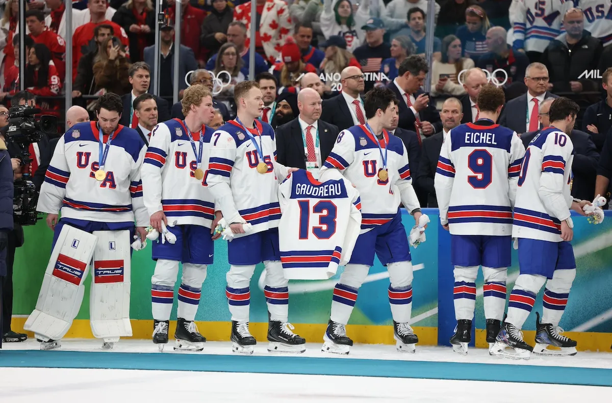 Посвещава се на Джони Годро