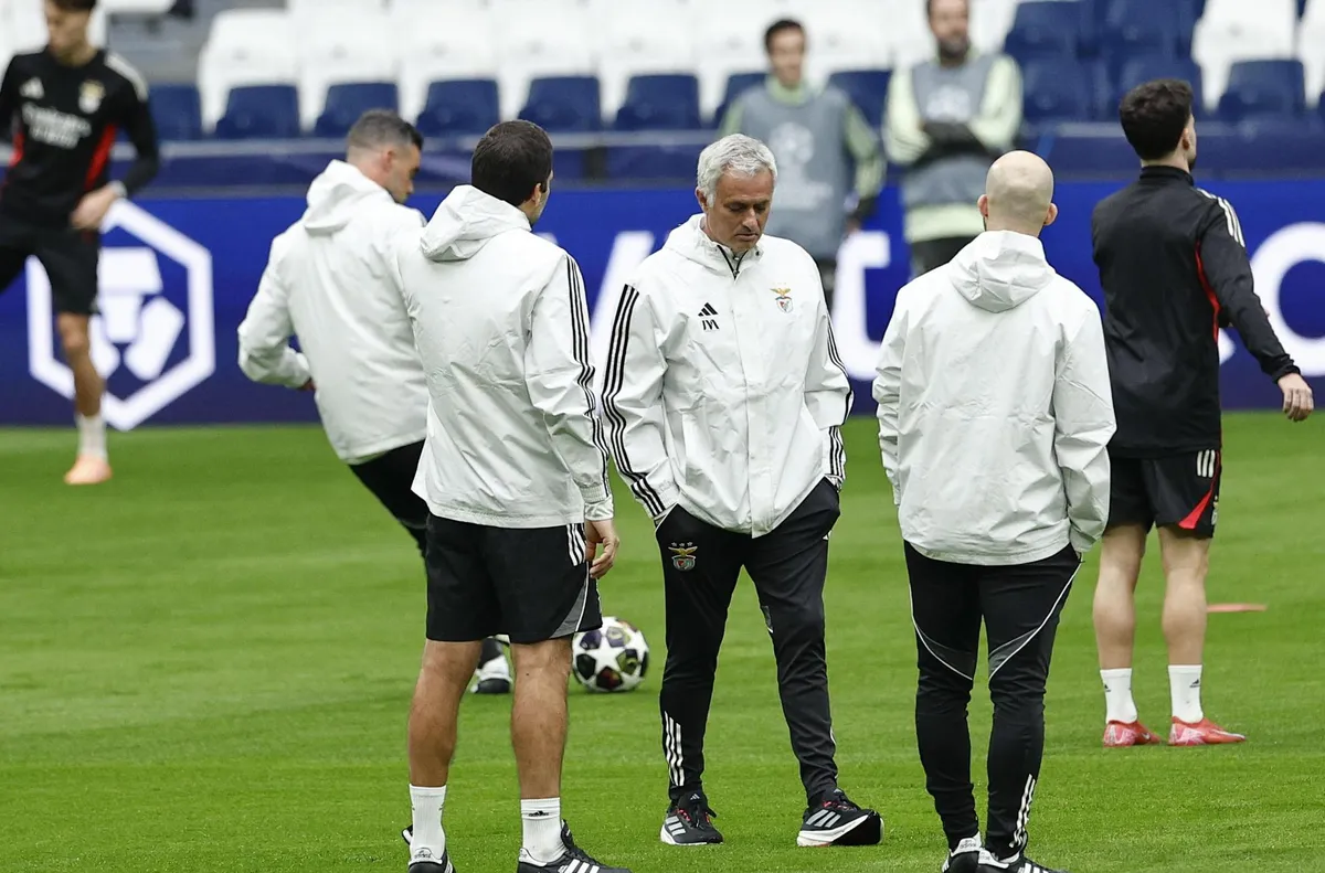 Какви са Live AI прогнозите за съдбовния сблъсък на „Бернабеу“ между „Реал“ Мадрид и „Бенфика“ след скандала в Лисабон?