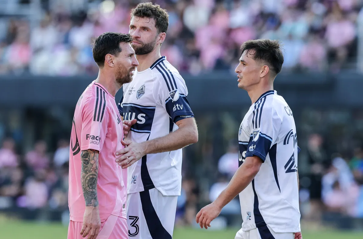 Томас Мюлер вкара два гола при победа на Ванкувър