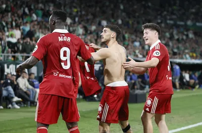 Шоу в дербито на Севиля - Бетис пропиля аванс от 2:0