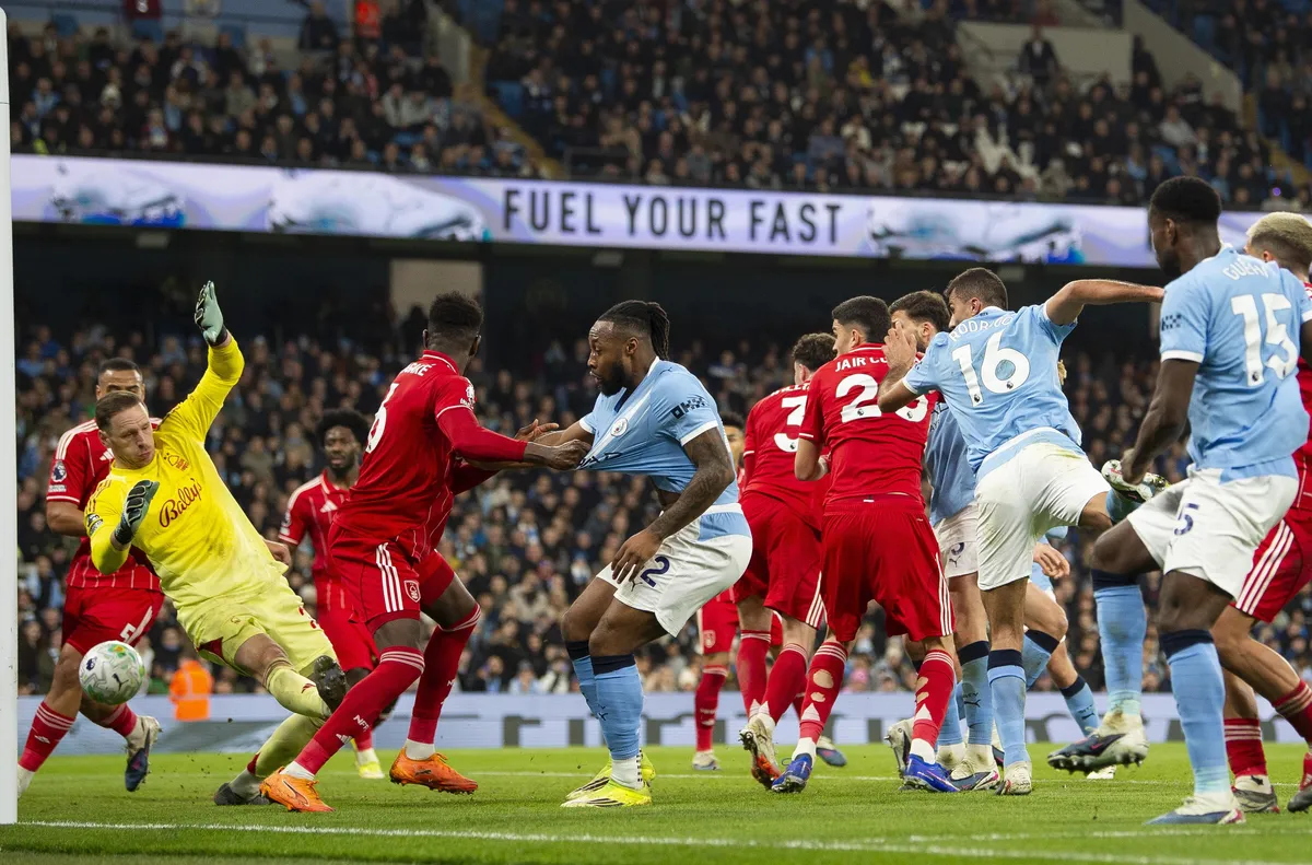 Ман Сити с грешна стъпка в битката за титлата (ВИДЕО)