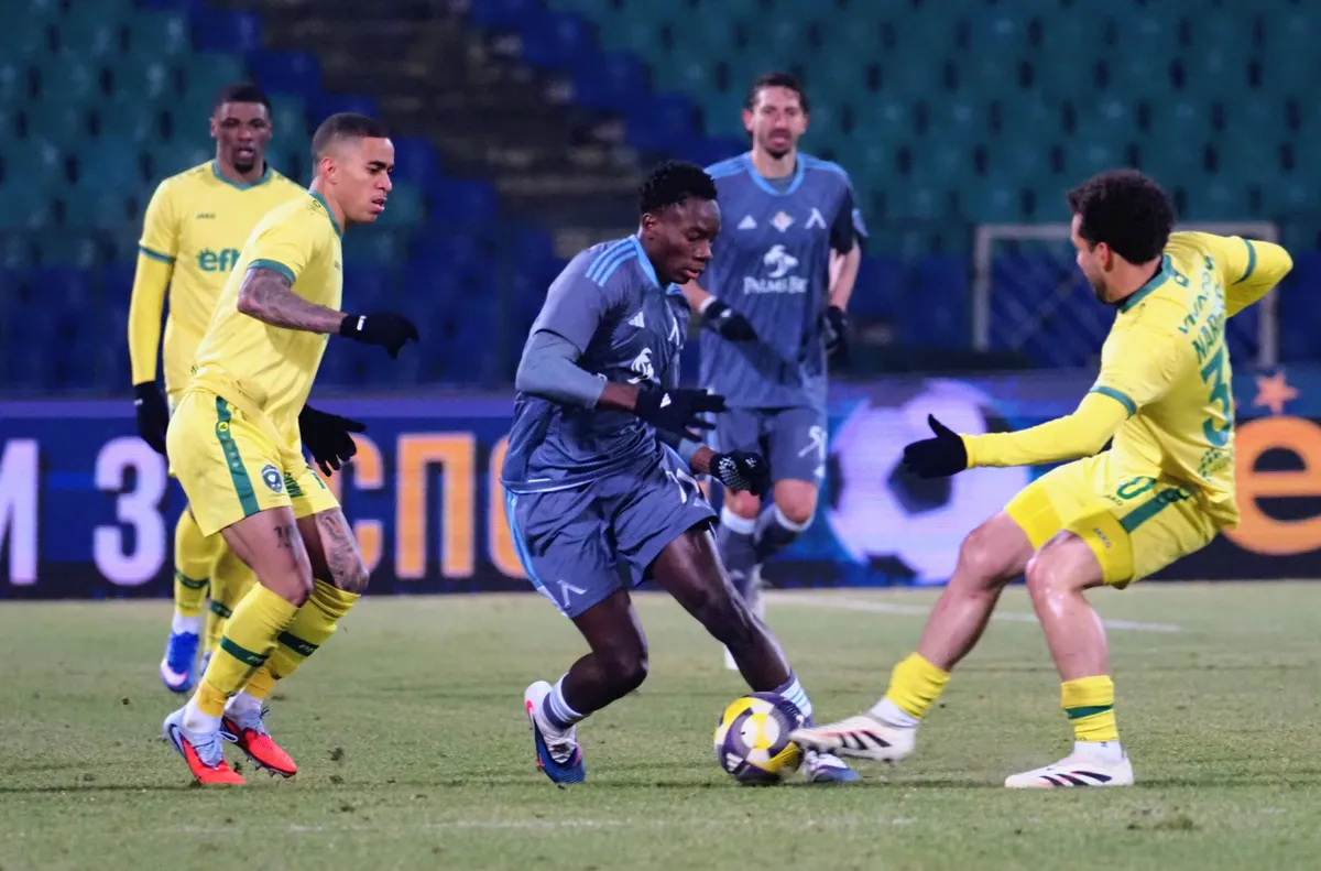 Дербито за първото място - Лудогорец приема Левски