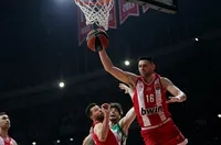 Олимпиакос взе дербито без Везенков