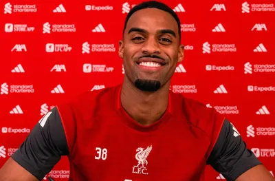 Официално: Гравенберх преподписа с Ливърпул