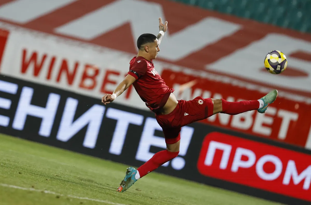 Ще спре ли ЦСКА набиращия скорост столичен Локомотив?