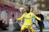 Бърнард Текпетей с школа в Гана, продаде играч в Латвия