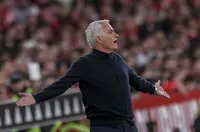 Моуриньо: Съдията каза, че ме е изгонил, защото съм изритал топката към пейката на Порто