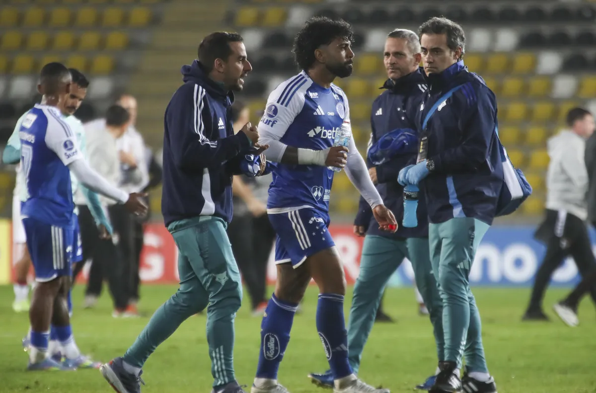 Невиждано: Дерби в Бразилия с 23 червени картона!