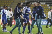 Невиждано: Дерби в Бразилия с 23 червени картона!