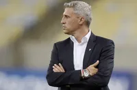 Сао Пауло уволни аржентинска легенда