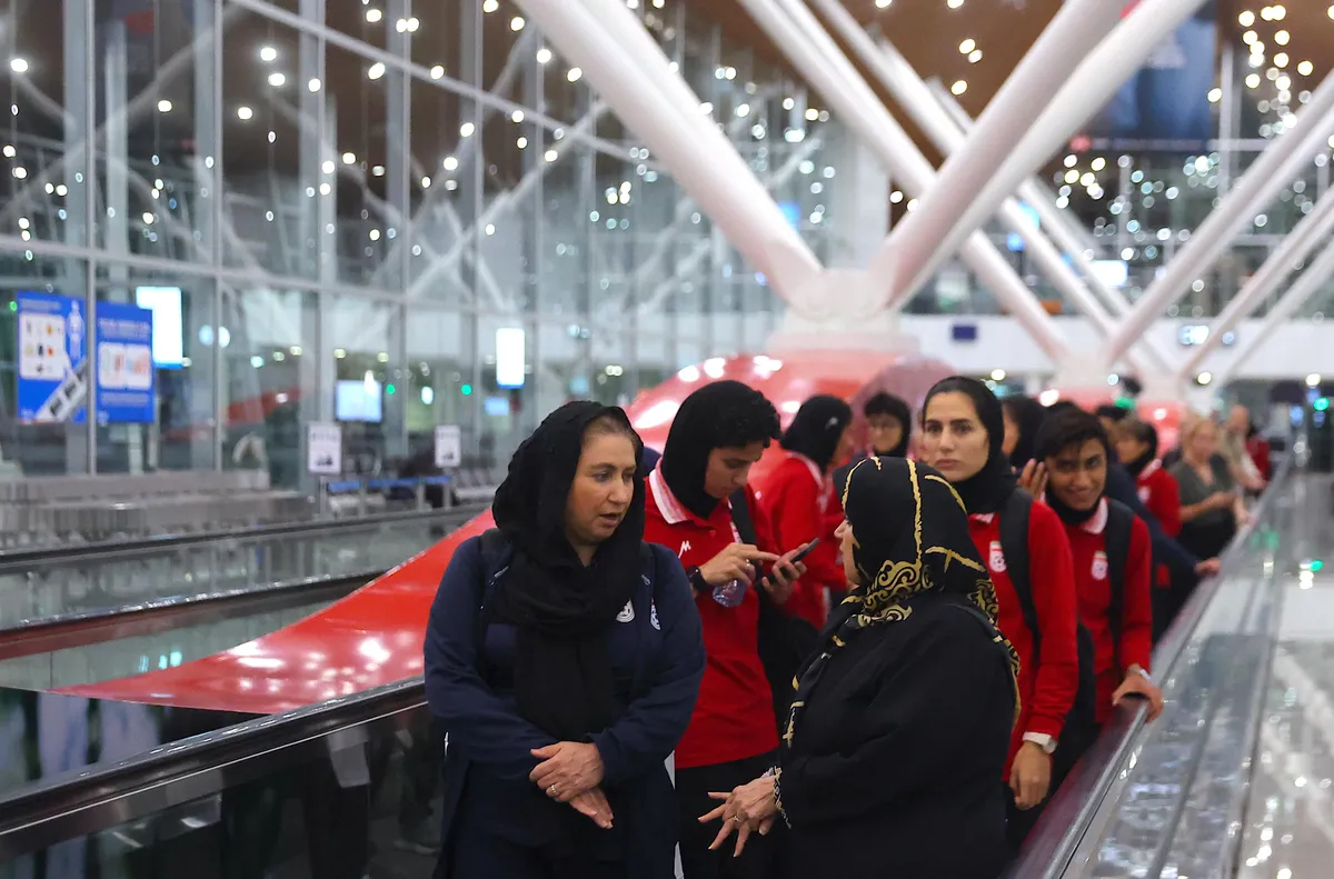 По-голямата част от иранския женски футболен отбор напусна Австралия