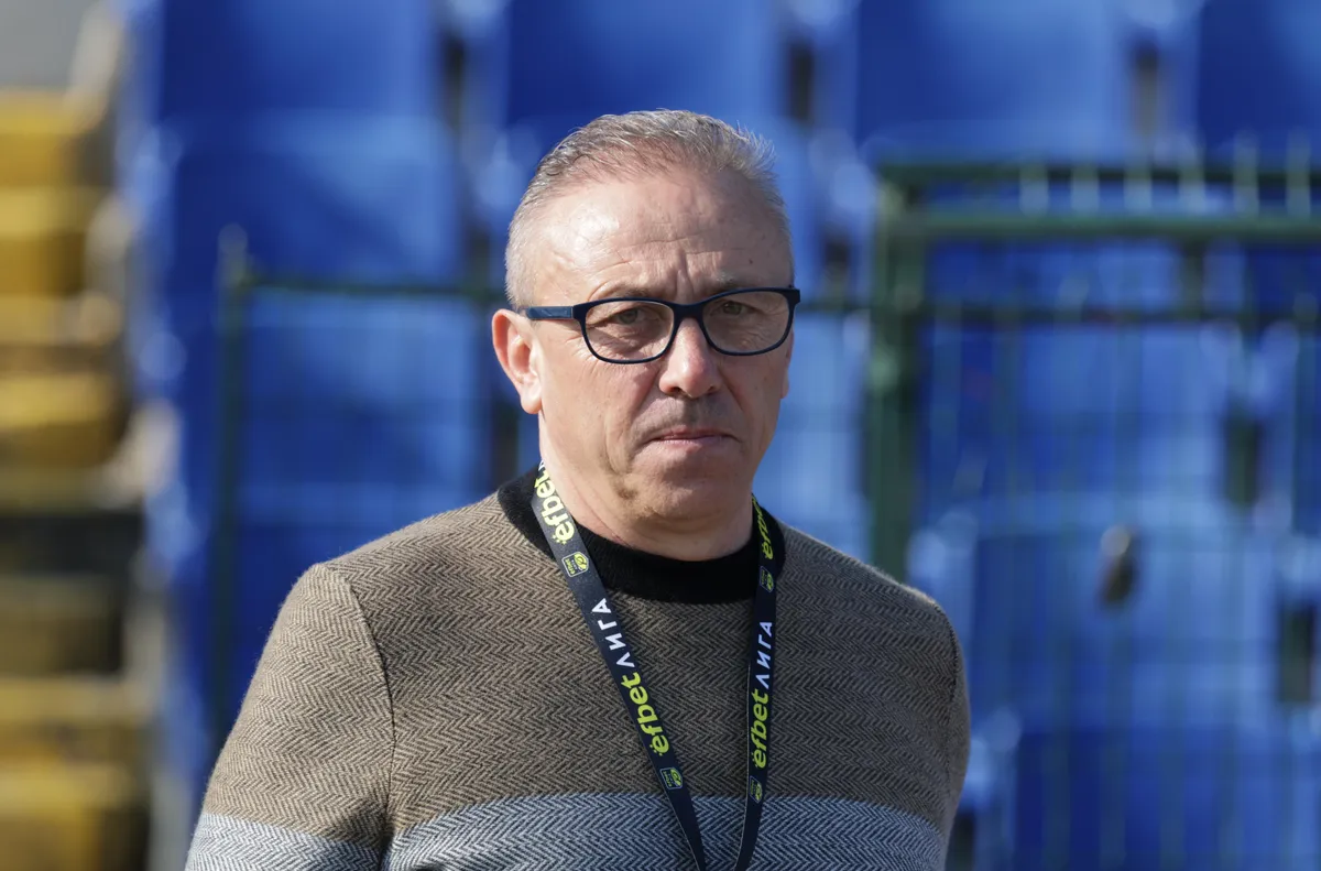 Илиан Илиев прекроява състава на Черно море