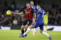 Ювентус преговаря със защитник на Борнемут